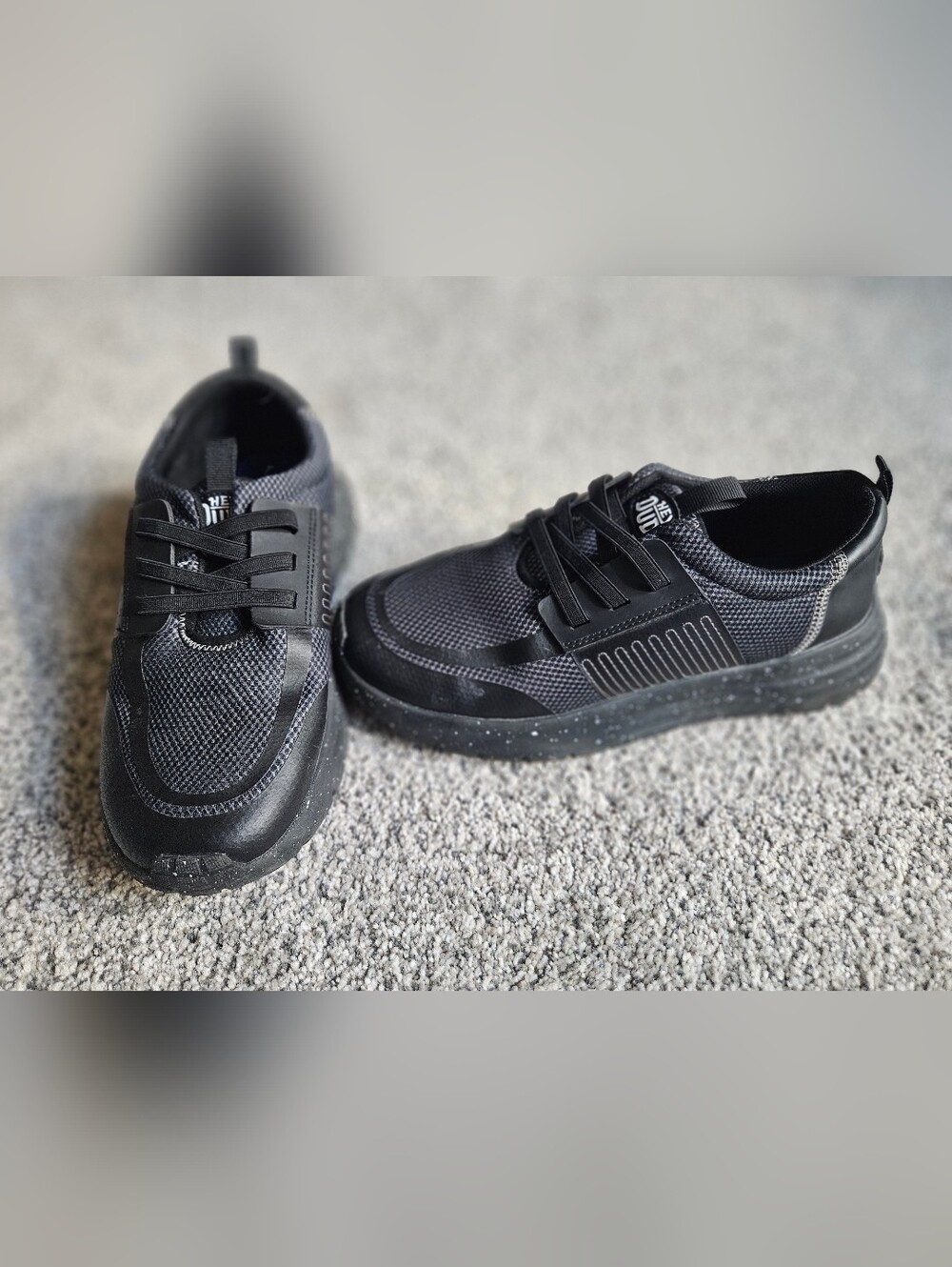 Youth All Black Hey Dudes Size 7 - Picture 2 of 5